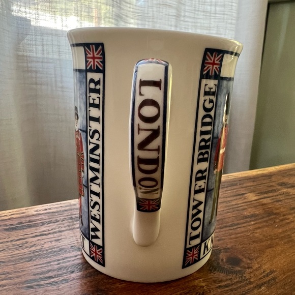 London Mug Cup
Souvenir - Picture 2 of 6